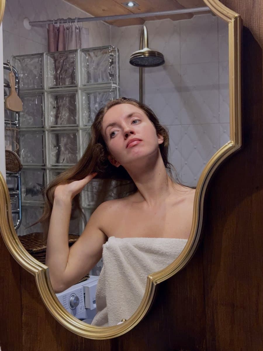 Izabela at the mirror after a shower